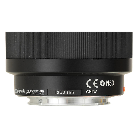 DT 18-250mm f/3.5-6.3 Autofocus Lens Image 2