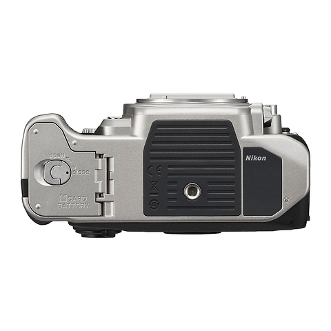 Df Digital SLR Camera with 50mm f/1.8 Lens (Silver) Image 5