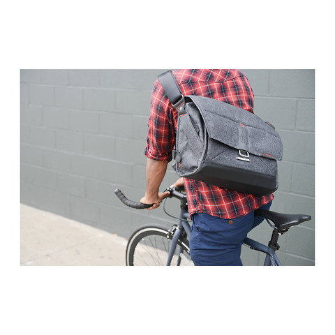 15 In. Everyday Messenger Bag (Charcoal) Image 7