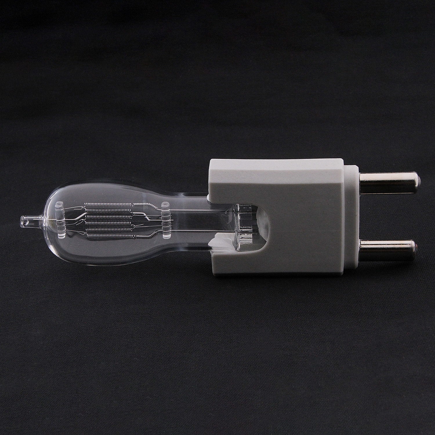 Ushio | CYX Studio Lamp 2000 watts / 120 volts | CYX