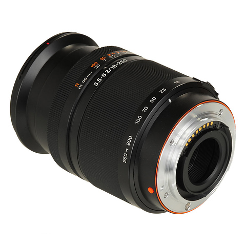 DT 18-250mm f/3.5-6.3 Autofocus Lens Image 1