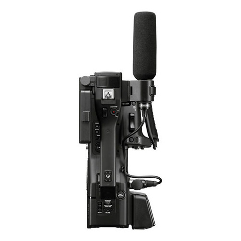 Camcorder with 18-200mm Servo Zoom Lens Image 4