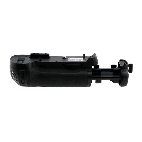 MB-D12 Multi-Power Battery Grip (Open Box) Image 1