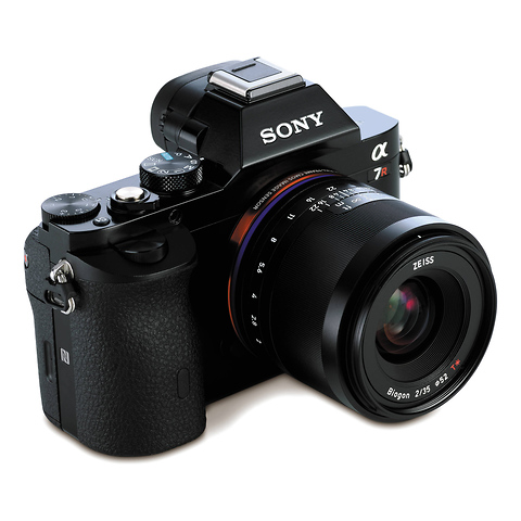 Loxia 35mm f/2 Biogon T* Lens for Sony E Mount Image 4