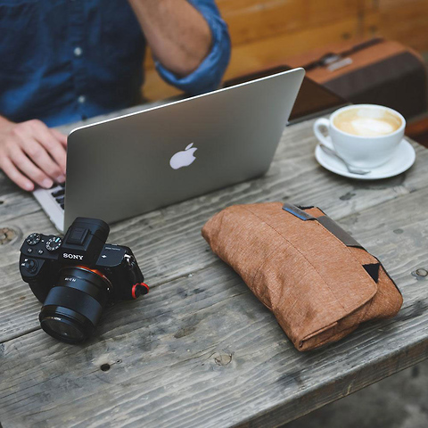 Field Pouch (Heritage Tan) Image 2