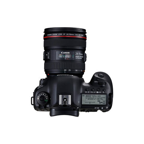 EOS 5D Mark IV Digital SLR Camera with 24-70mm f/4.0L IS USM Lens Image 3