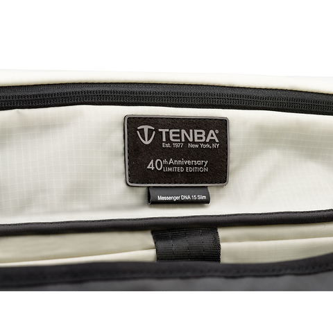 DNA 15 Messenger Bag (Limited Edition, Black) Image 4