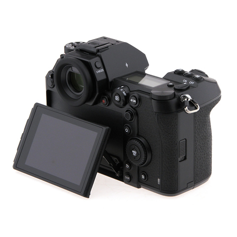 Lumix DC-S1 Mirrorless Camera w/ 24-105mm Lens Black (Open Box) Image 2