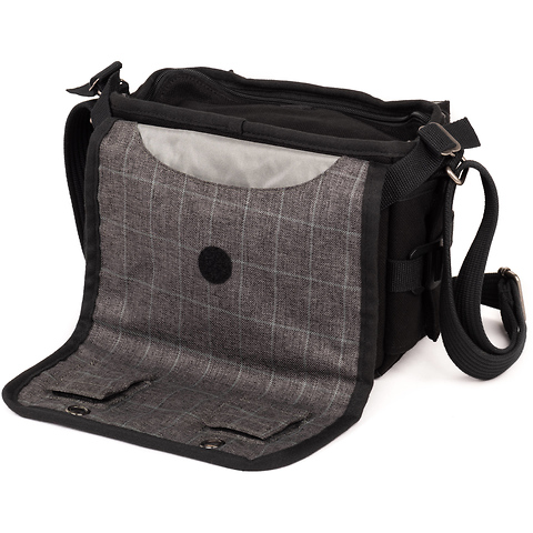 Retrospective 5 V2.0 Shoulder Bag (Black) Image 3