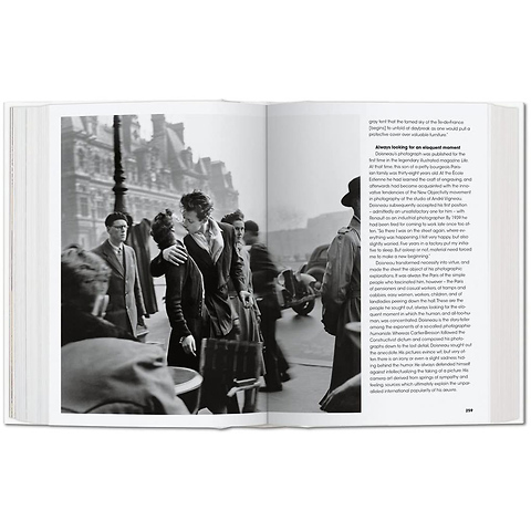 Photo Icons. 50 Landmark Photographs and Their Stories - Hardcover Book Image 4