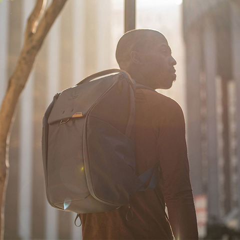 Everyday Backpack v2 (30L, Midnight) Image 5