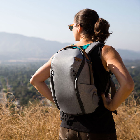 Everyday Backpack Zip (15L, Ash) Image 7