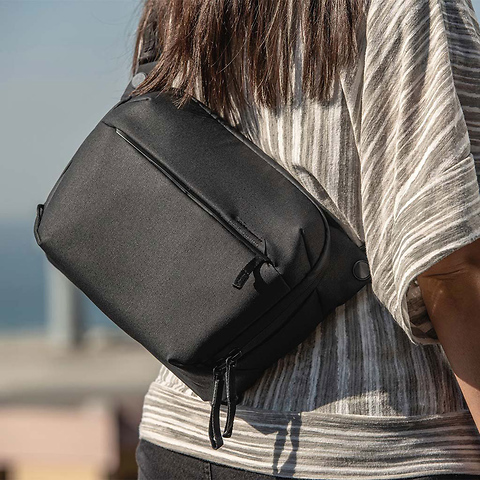 Everyday Sling v2 (6L, Black) Image 4