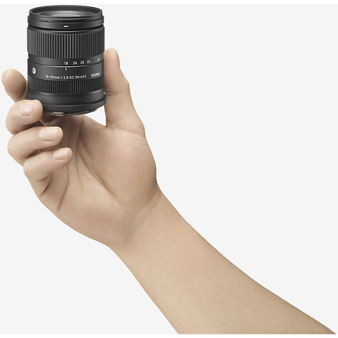 18-50mm f/2.8 DC DN Contemporary Lens for Fujifilm X Image 3