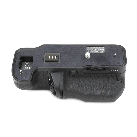 GFX 50S Camera Body w/ 63mm f/2.8 Lens & VG-GFX1 Grip Kit - Pre-Owned Image 4