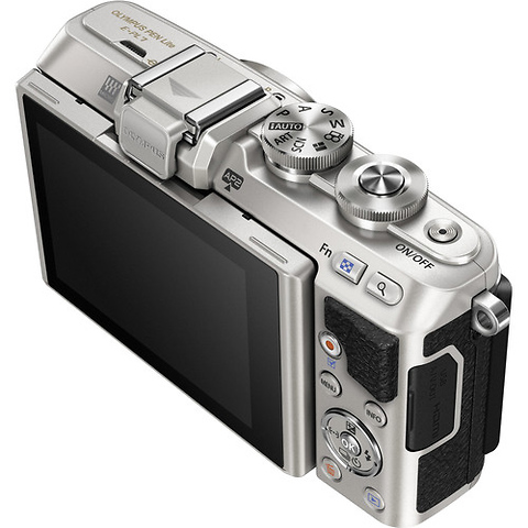 PEN E-PL7 Mirrorless Micro Four Thirds Digital Camera Silver / Black - Pre-Owned Image 2