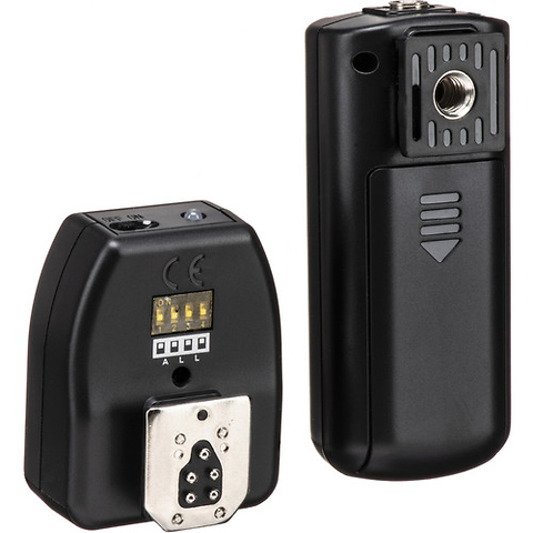 Yongnuo RF-602C Wireless Flash Trigger Set for Select Canon Flashes - Pre-Owned Image 1