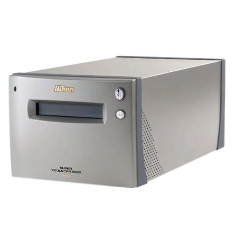 Super COOLSCAN 9000 ED Multiple film formats (120/220, 35mm) - Pre-Owned Image 1