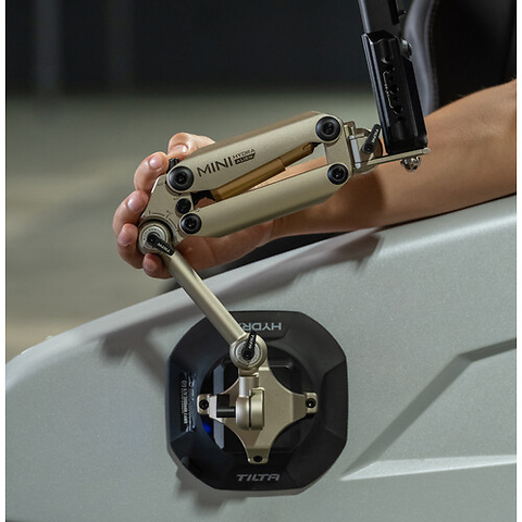 Hydra Alien Mini Car Mount Kit with Electronic Suction Cup (Titanium Gray) Image 6
