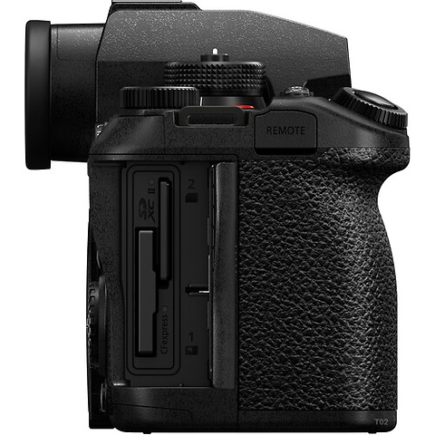 Lumix S1 II Mirrorless Digital Camera with 24-105mm f/4 Lens Image 4