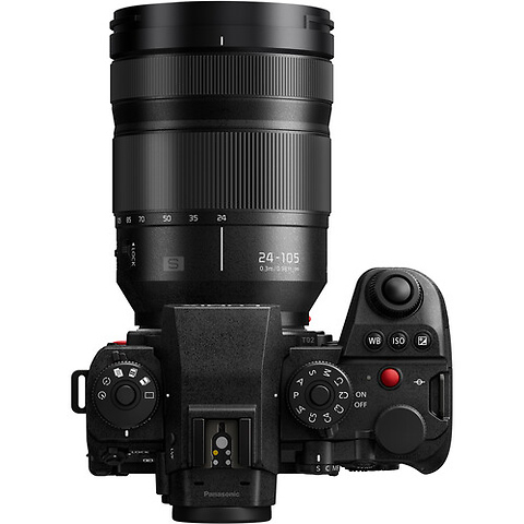 Lumix S1 II Mirrorless Digital Camera with 24-105mm f/4 Lens Image 3