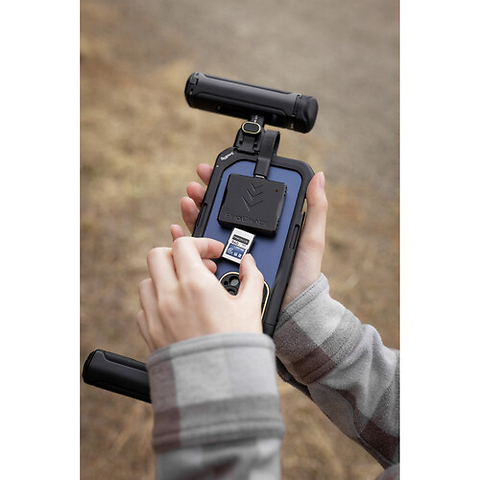 PGM12 CFexpress Type A Mobile Card Reader Image 3