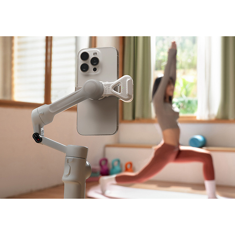 Flow 2 AI-Powered Smartphone Gimbal with AI Tracker (Stone Gray) Image 9