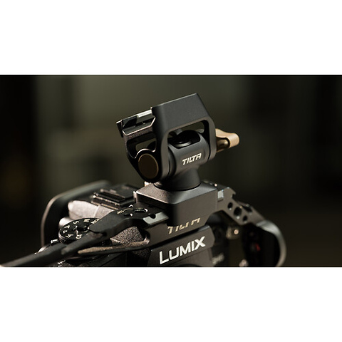 Accessory Mounting Bracket (Dual 1/4 in.-20 with Locating Pins) Image 5