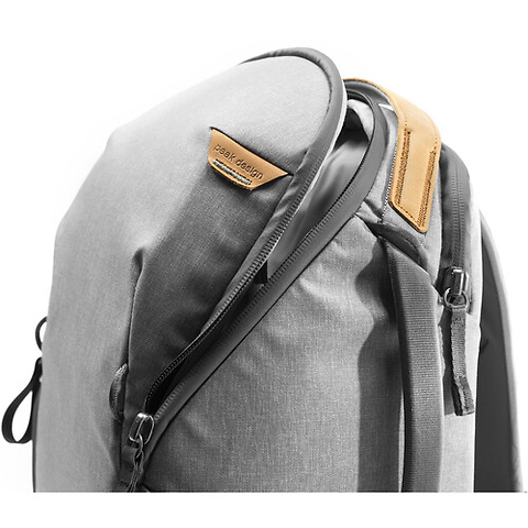 Everyday Backpack Zip (Ash, 15L) Image 5