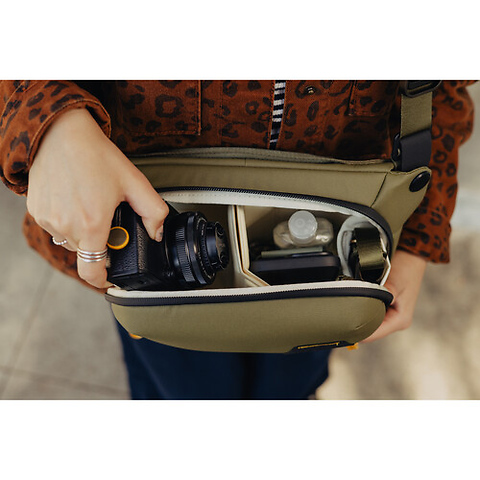 Everyday Sling (Kelp, 3L) Image 5