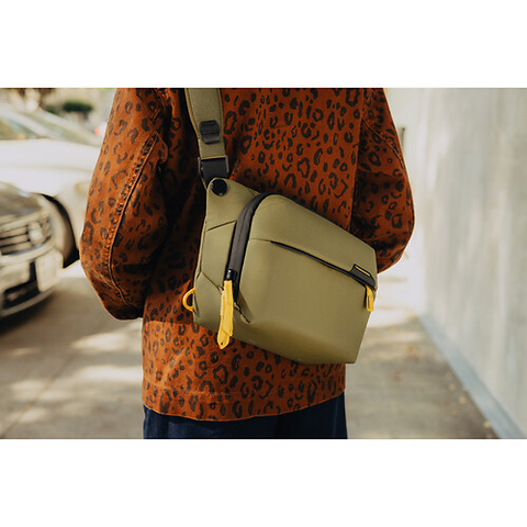 Everyday Sling (Kelp, 3L) Image 7