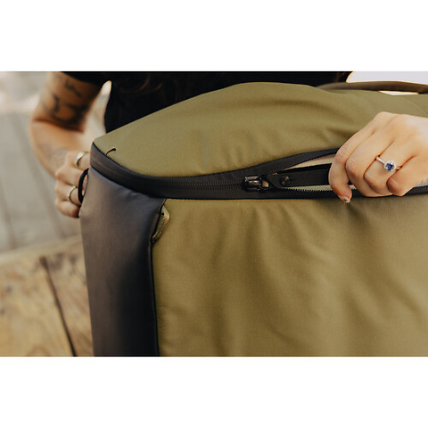 Everyday Backpack Zip (Kelp Green, 20L) Image 4