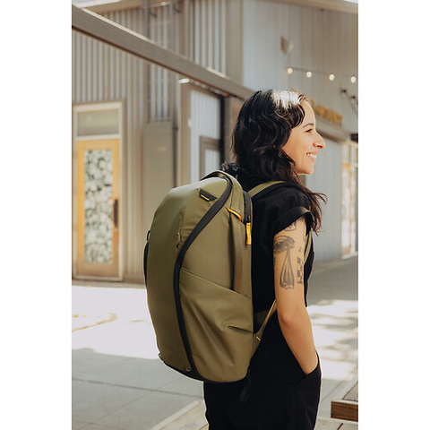 Everyday Backpack Zip (Kelp Green, 20L) Image 5