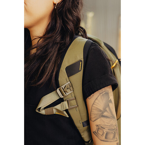 Everyday Backpack Zip (Kelp Green, 20L) Image 7