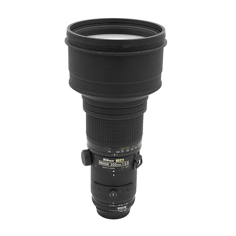 ED 300mm f/2.8 AI-S Lens w/CT-302 Trunk & TC-301 2x Teleconverter - Pre-Owned Image 1
