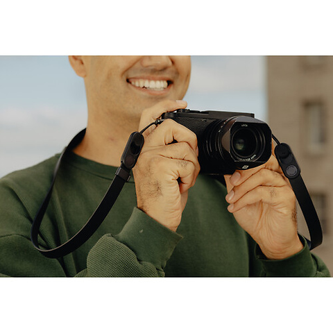 Form Leather Camera Strap (Black, 52.6 in.) Image 3