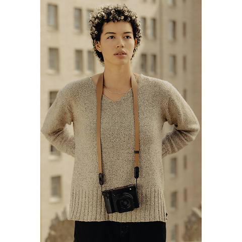 Form Leather Camera Strap (Tan, 46.7 in.) Image 2