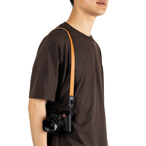 Form Leather Camera Strap (Amber, 30.9 in.) Image 6