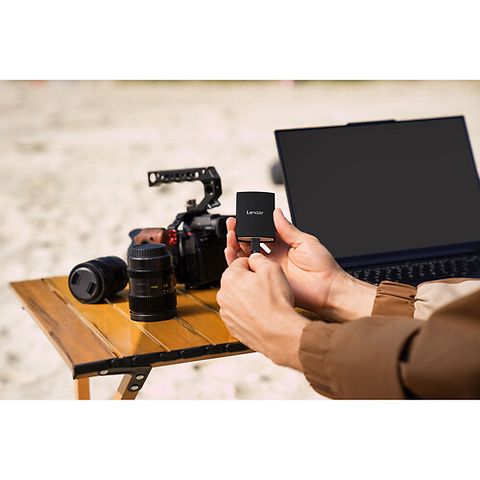 1TB ARMOR 700 USB 3.2 Gen 2x2 Portable SSD Image 8