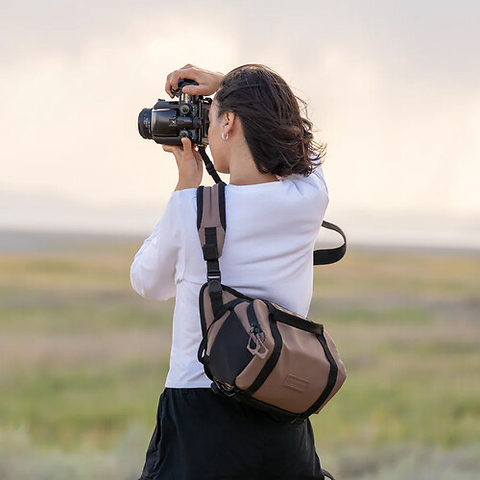 ROGUE V2 Sling Bag (Atacama Clay, 6L) Image 5