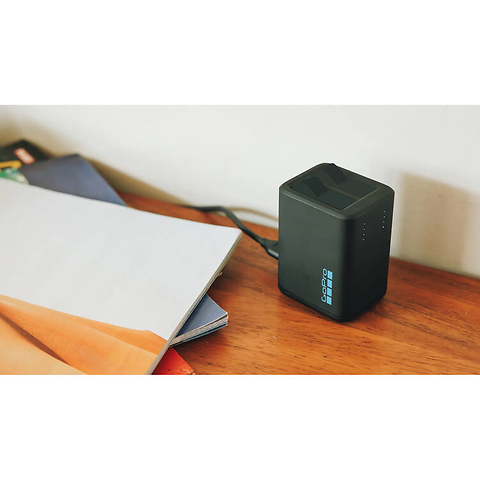 Dual-Battery Charger with Enduro 2 Battery for MISSION 1 Series & HERO13 Black Image 3