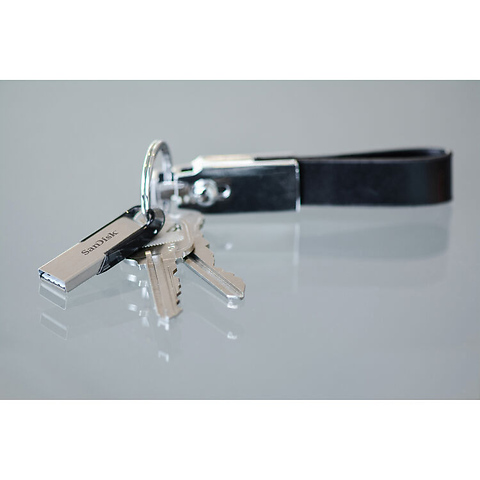 128GB Ultra Flair USB-A 3.2 Gen 1 Flash Drive Image 10