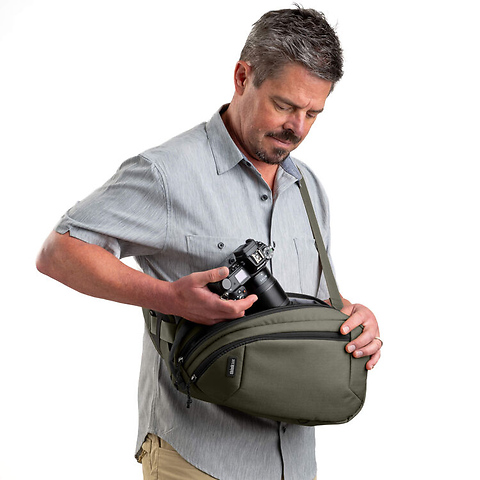 TurnStyle Sling (Greenway, 8L) Image 3