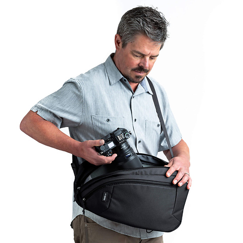 TurnStyle Sling (Asphalt Black, 11L) Image 3