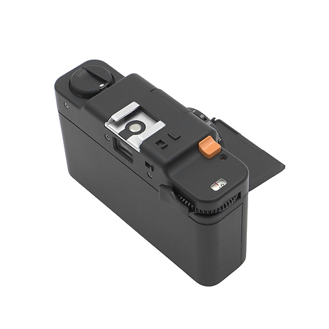 35ML Camera w/35mm f/2.8 Color-Minotar lens - Pre-Owned Image 2