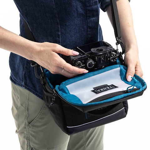 V2 8 Shoulder Bag (Gray) Image 3