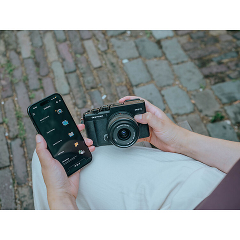 PEN Mirrorless Camera with 14-42mm III Lens (Black) Image 8