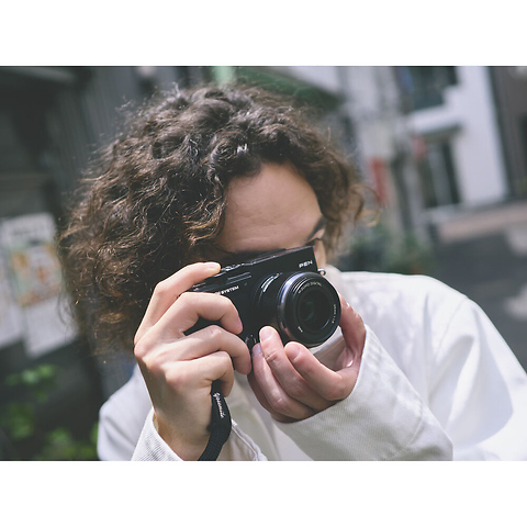 PEN Mirrorless Camera (Black) Image 7