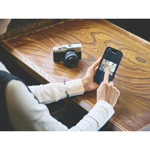 PEN Mirrorless Camera (Silver) Image 11