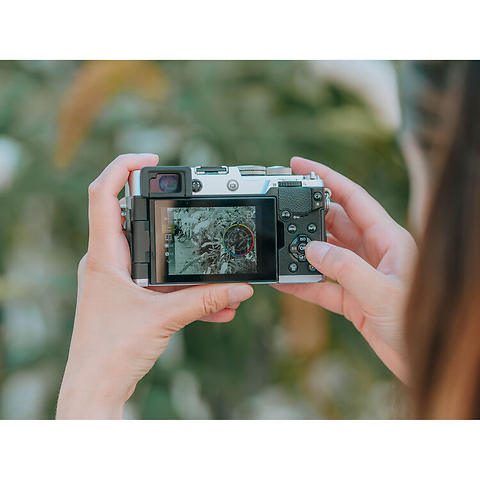 PEN Mirrorless Camera with 14-42mm III Lens (Silver) Image 9